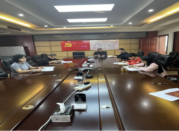 崇左市建卓公司第二党小组专题学习研讨党的二十大精神和党章.png
