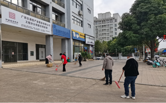 开展公司周围环境卫生整治.png