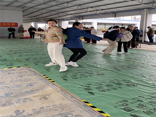 图2 双龙戏珠游戏现场.jpg