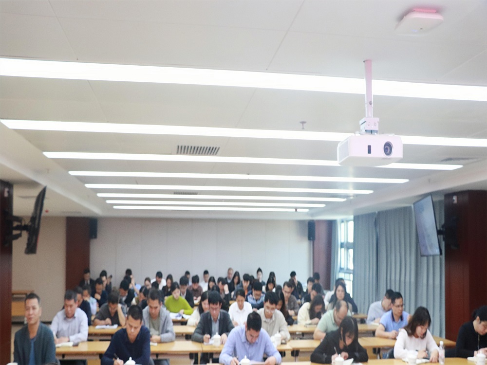 全体干部职工参加会议.jpg