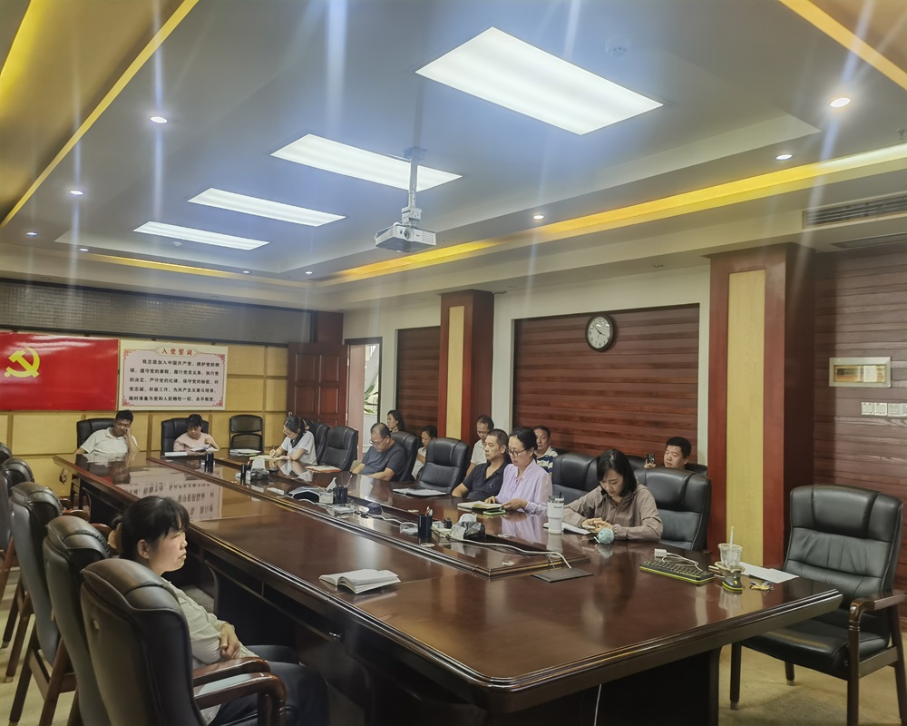 2024年10月15日，崇左市建卓公司开展法律知识培训南宁分公司会场.jpg