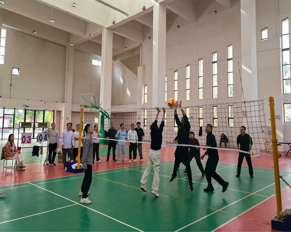 图3 气排球比赛现场.jpg